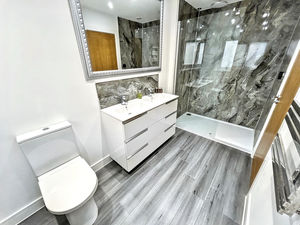 En-suite- click for photo gallery